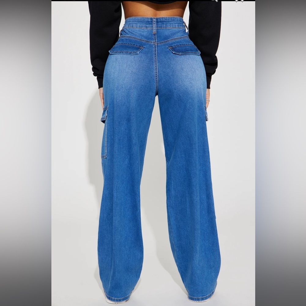 Take The High Road Cargo Jeans - Medium Wash - Picture 3 of 8
